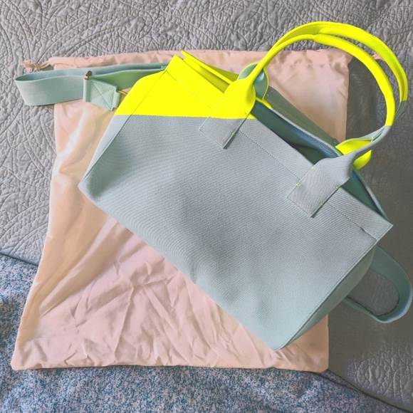 Rothys Overnighter in Aqua Prism - Picture 1 of 5